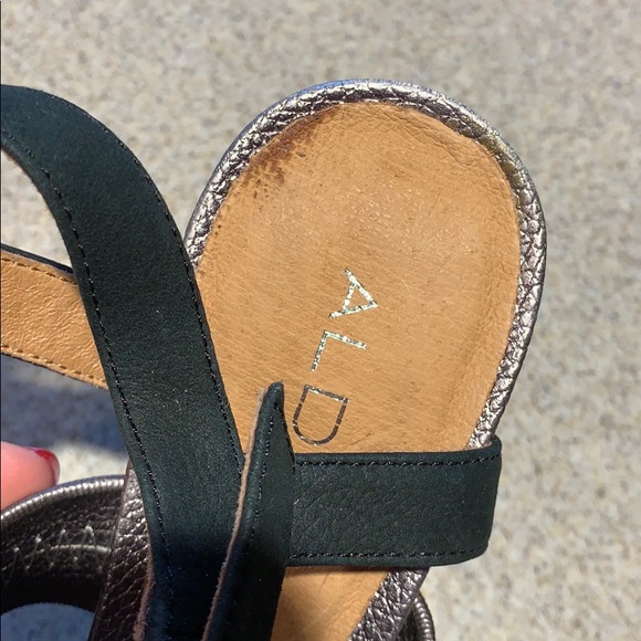 Aldo Suede and Wood Trim Wedges Size 8 - Picture 6 of 8